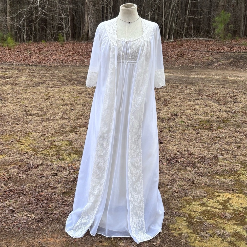 Stunning Vintage Shadowline Peignoir Set! - Picture 3 of 15